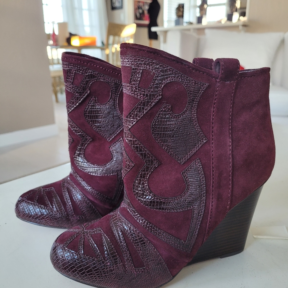 Steve By Steve Madden Wine Suede Booties Size 7 New